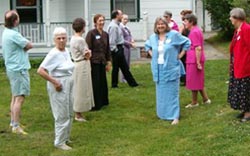 HCHS members visiting Beth Elon at 2004 Annual Meeting.